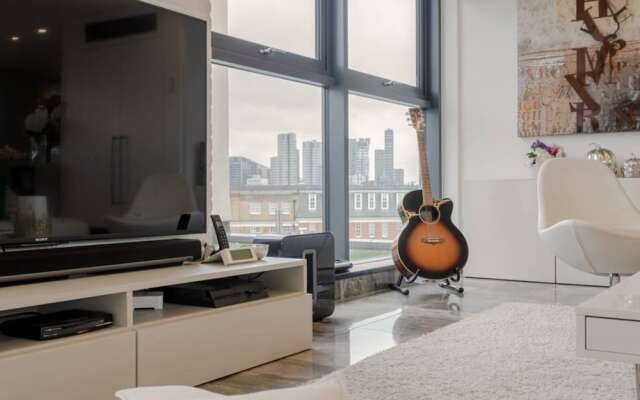 2 Bedroom Penthouse Apartment in Pimlico