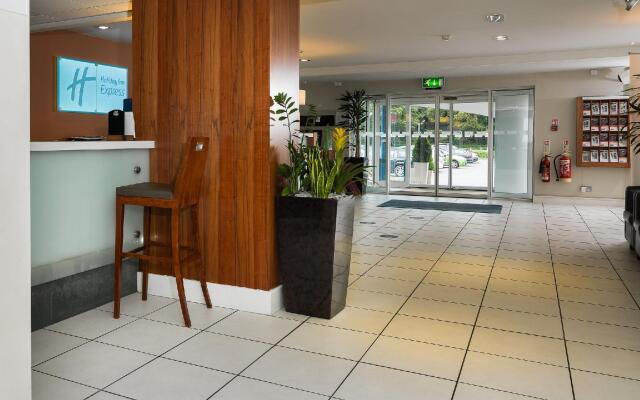 Holiday Inn Express London Gatwick - Crawley by IHG