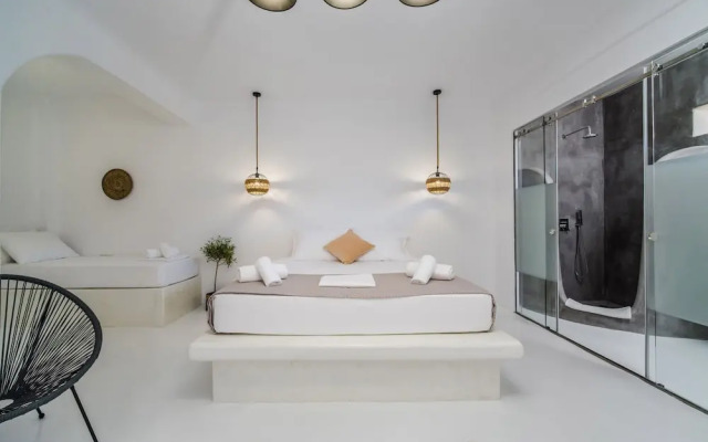 Amethyst Luxury Suites - Oia Family Suite