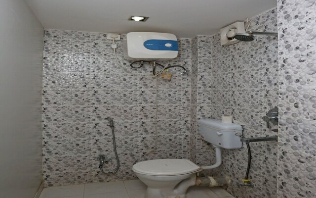 OYO 13288 Hotel Rajashree Inn