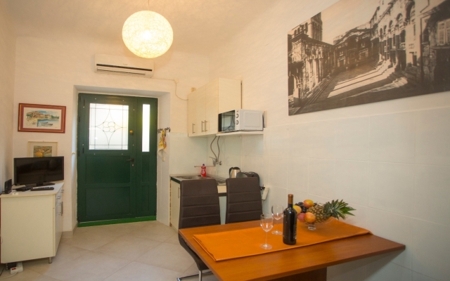 Apartment Zdrav - with big terrace: A1 Split, Riviera Split