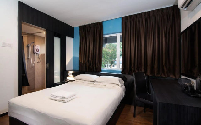 Hotel Waterfall – Guest Rooms – George Town