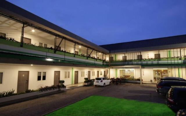 Three Eight Front One Boutique Batu