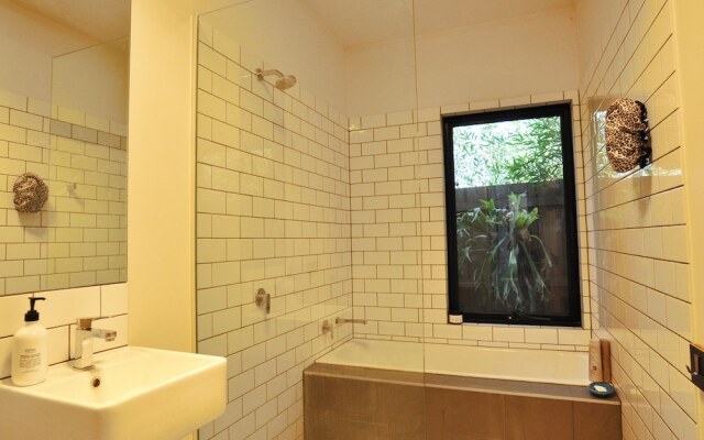 Armstrong'S - Close To Beach