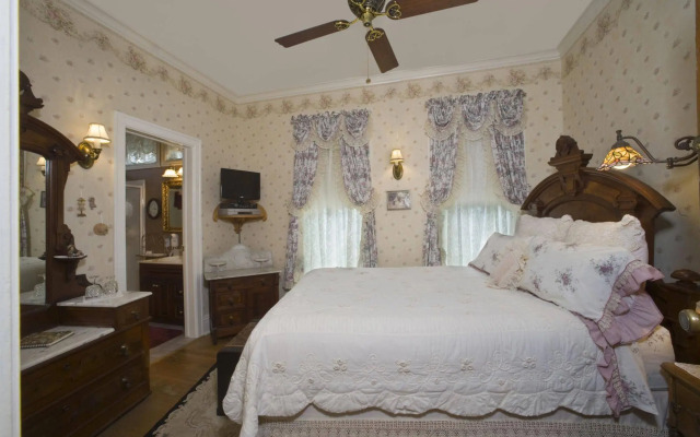 Port City Victorian Inn