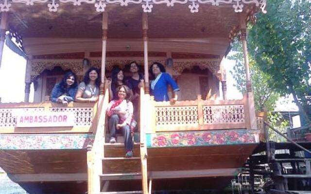 Houseboat Ambassador