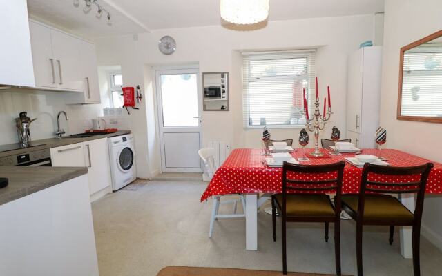 1 West Bank, Wells