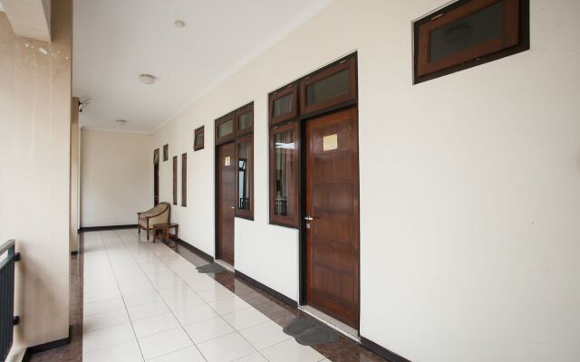 RedDoorz @ Rampal