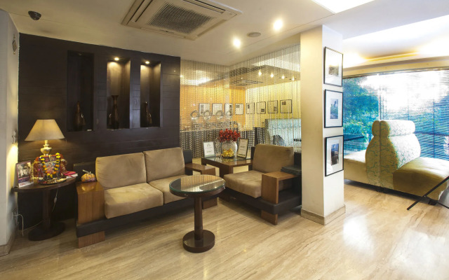 OYO 349 Hotel Emblem