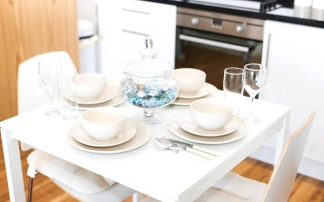 Bright 2BR Apartments Quays