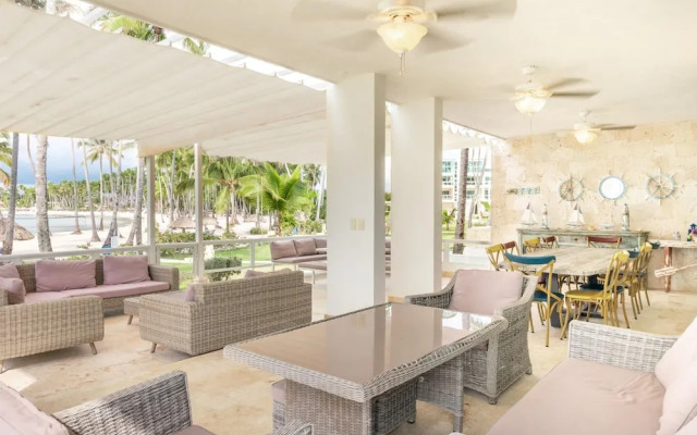 Apt w Beach Front Beach Access at Nueva Romana