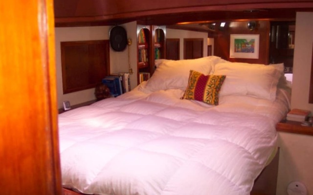 Dream Lover Boat and Breakfast