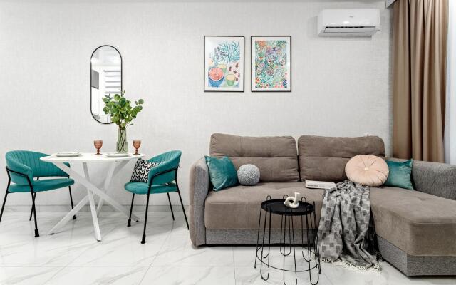 UzorApart is a comfortable studio in the center with stunning sea views