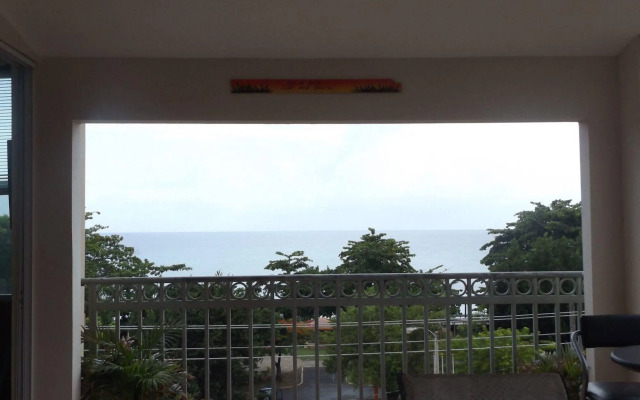 Front Beach Luxury Apartment