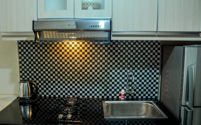 Simply Studio Room at Grand Serpong Apartment By Travelio