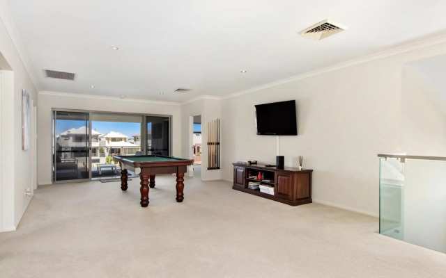 Deluxe Living in Mariners Cove