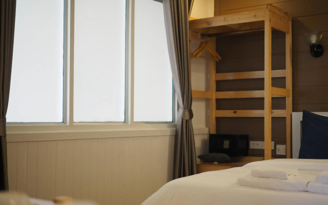 Mangoes Guesthouse