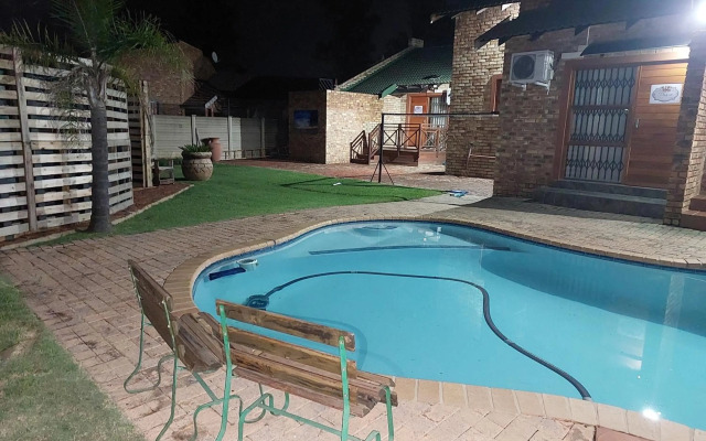 Twins Guest House Astoni