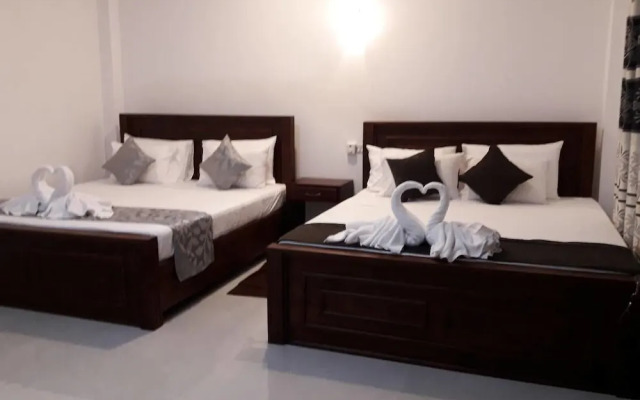 Airport Grand Holiday Home