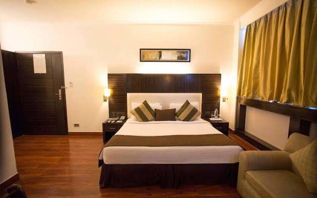 Majestic-2, Hotel Crossroads