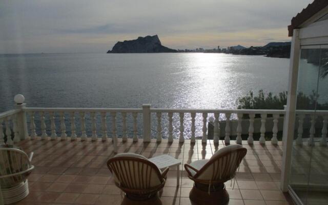 1. Meeresline Villa mit privat Pool