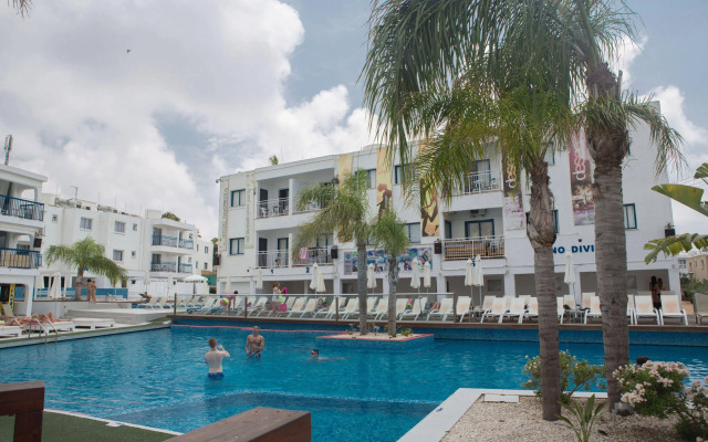Tsokkos Holiday Hotel Apartments