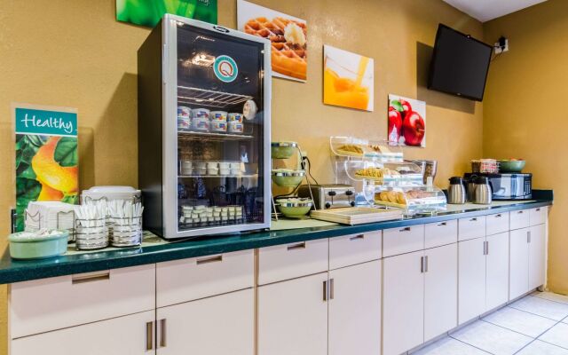 Quality Inn & Suites Manhattan