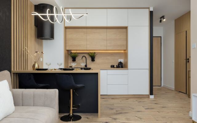 Apartment With Parking by Renters