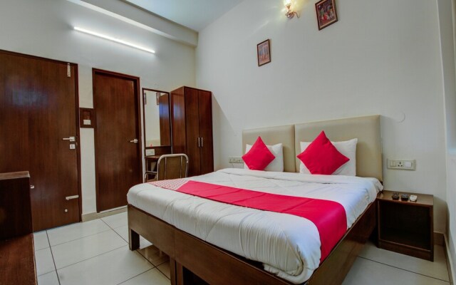 The Star Leaf by OYO Rooms