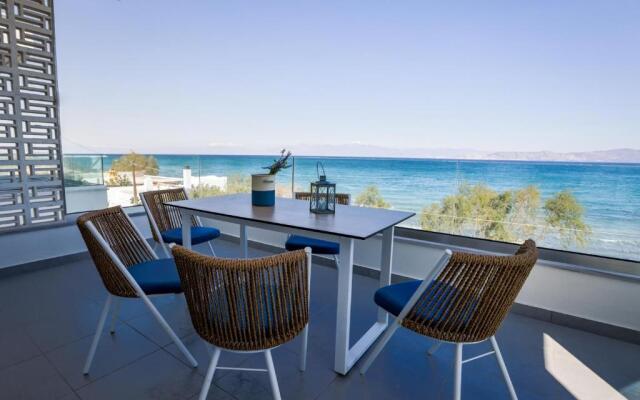 La Mer Bleue Beachfront Boutique Apartments