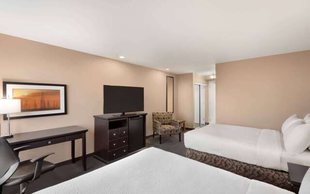 Royal Hotel Edmonton Airport, Trademark Collection by Wyndham