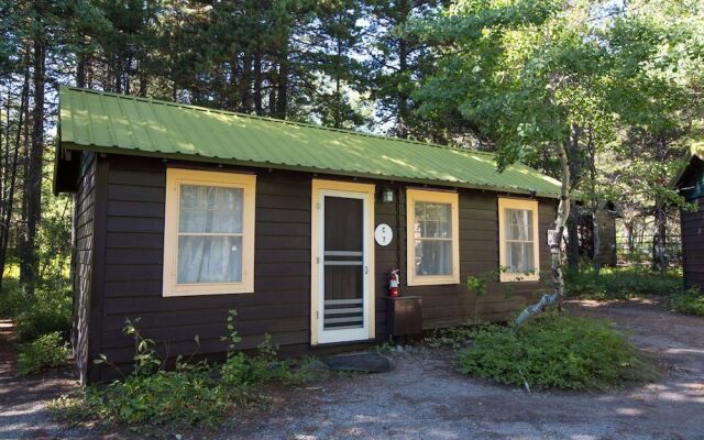 Swiftcurrent Motor Inn and Cabins - Inside the Park