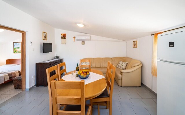 Nice Apartment in Rovanjska With 2 Bedrooms and Wifi