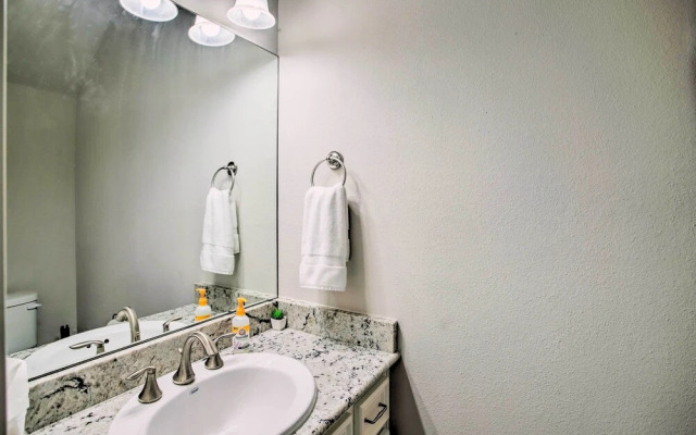 Modern Houston Townhome Near The Woodlands