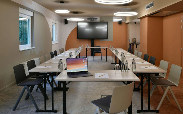 Ibis Styles Charleroi Airport Aero44