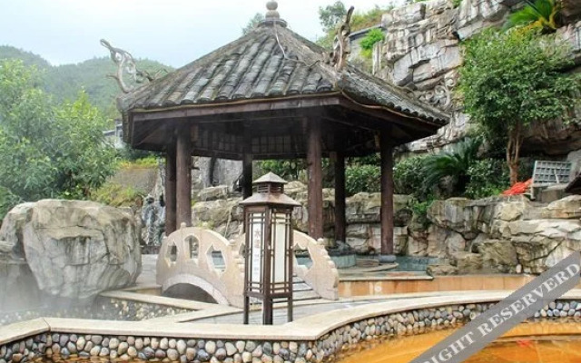 Yulongshan Dong Spring Resort