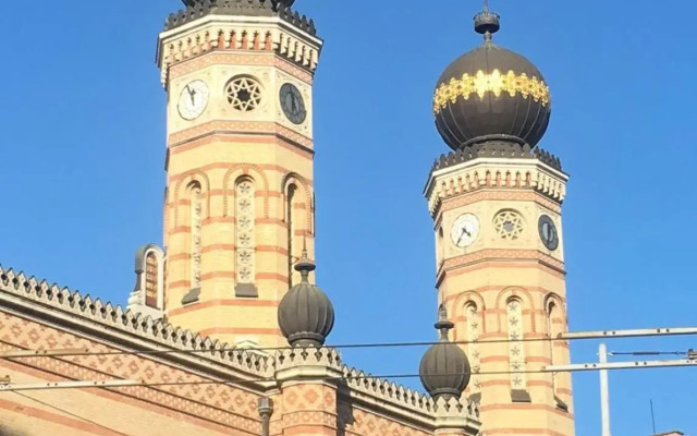 Alma's Romantic Getaway