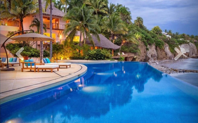 Exciting six Bedroom Oceanfront 75 Long Pool Villa