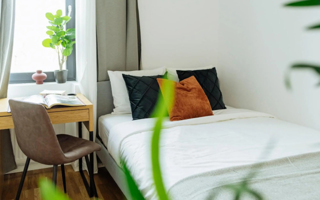 Sunny 2BR Flat - Top Location - Amazing Balcony