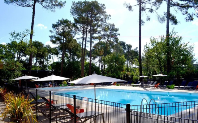 Apartment by Opal Coast Beach With Pool Access