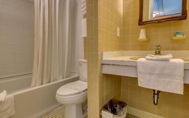 Admiral Resort Motel