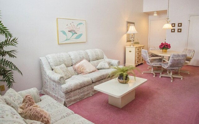 Country Club Minium 2 Bedroom Condo