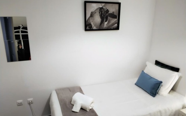 Sleep & Go Faro Airport Guest House