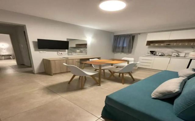 Anax Apartments