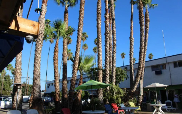 Tradewinds Hotel LAX Airport
