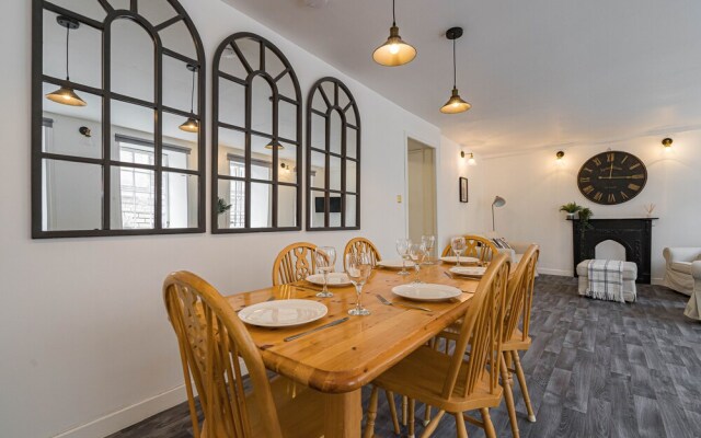 Royal Mile 5 BR Apartment nr Castle