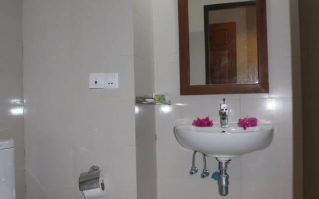 Law Ka Thit Sar Hotel - Hostel