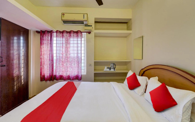 OYO Flagship 80521 Senthamizh Residency