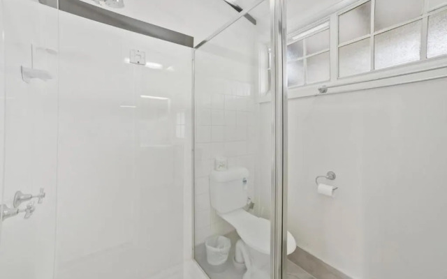 The Fox and Hounds Historic Hotel