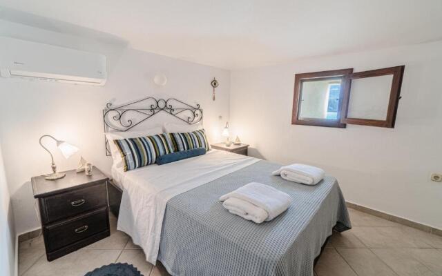 Seafront House in Andros Town with Sunrise & Ocean Views